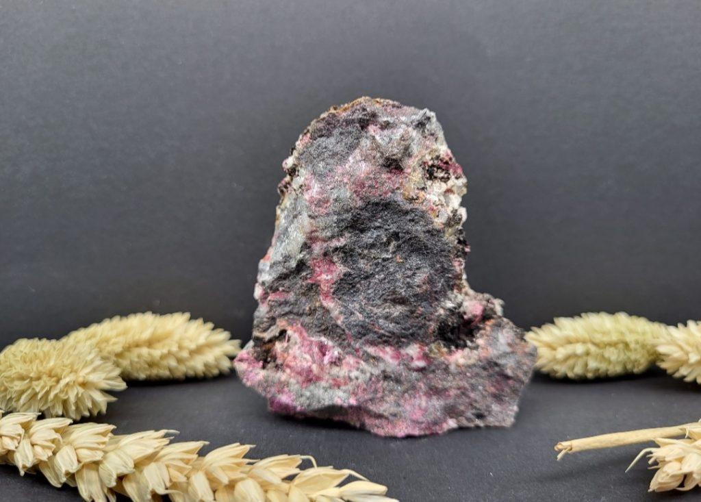 Eritrin - naravni mineral kristal