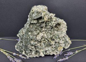 Adular s sphenom