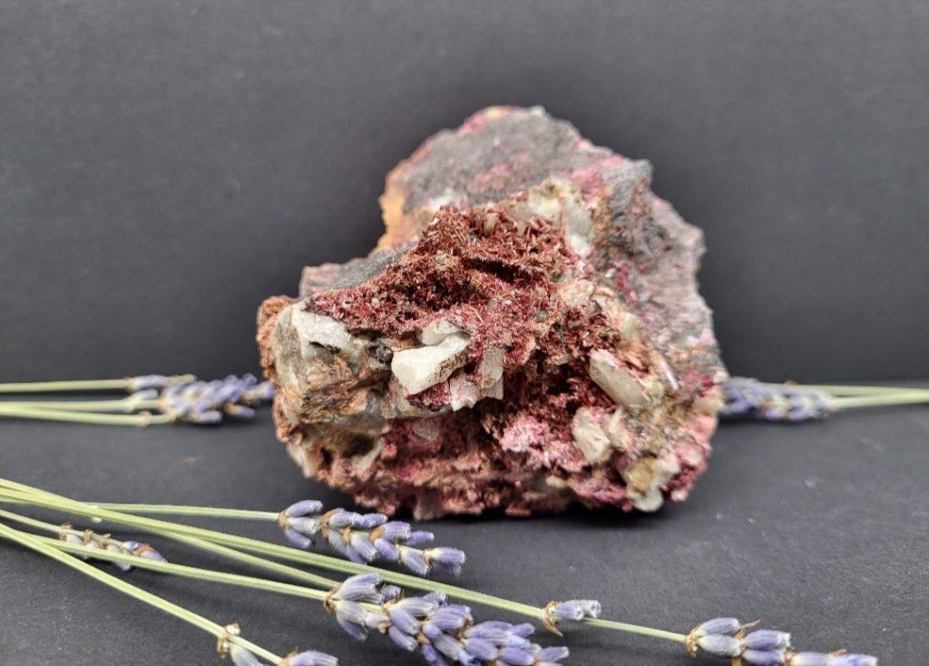 Eritrin - naravni mineral kristal