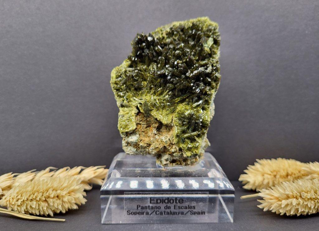 Epidot - naravni mineral kristal