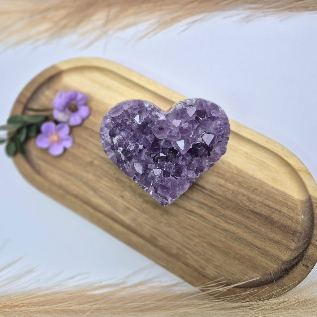 Ametist srce - naravni mineral kristal