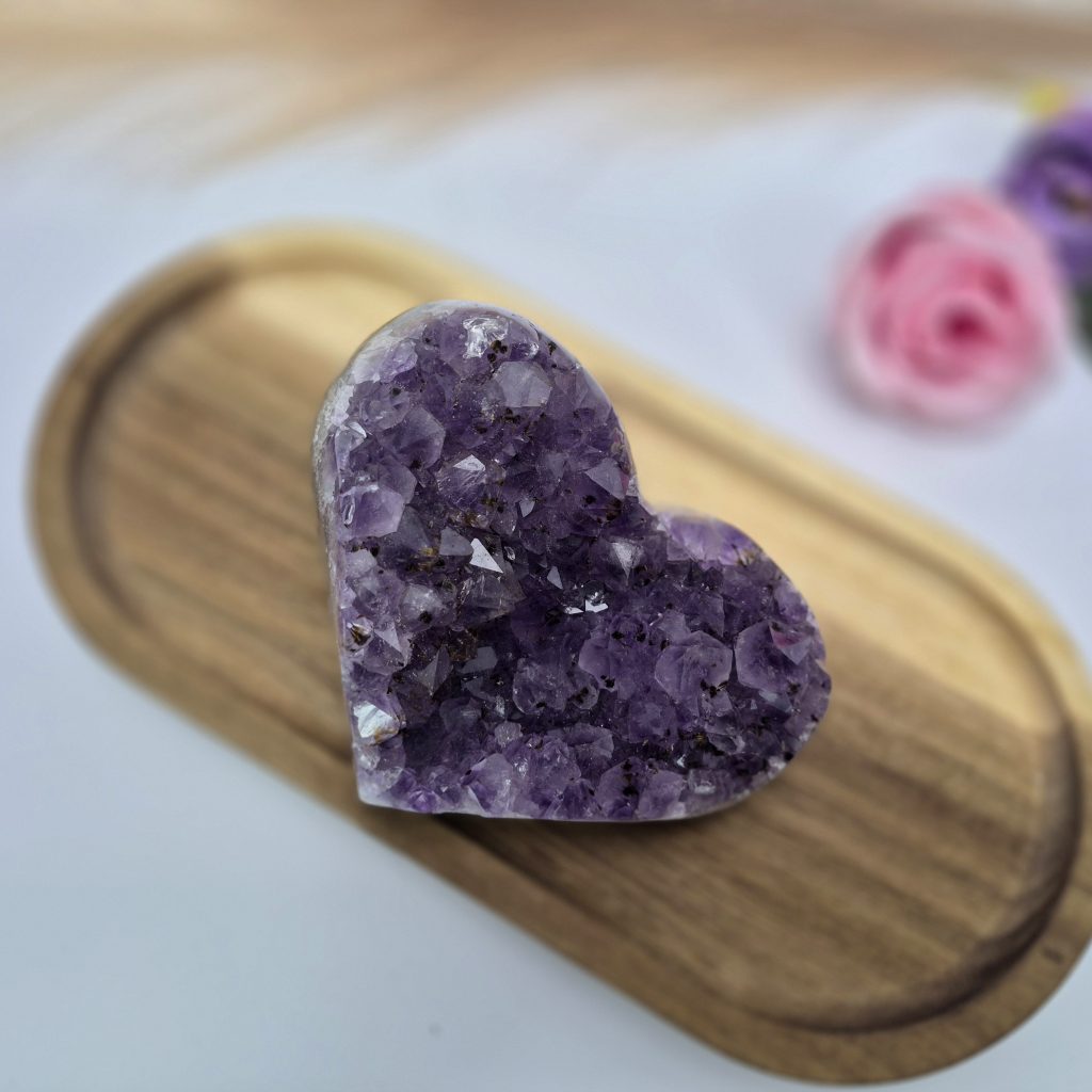 Ametist srce (AS1) - naravni mineral kristal