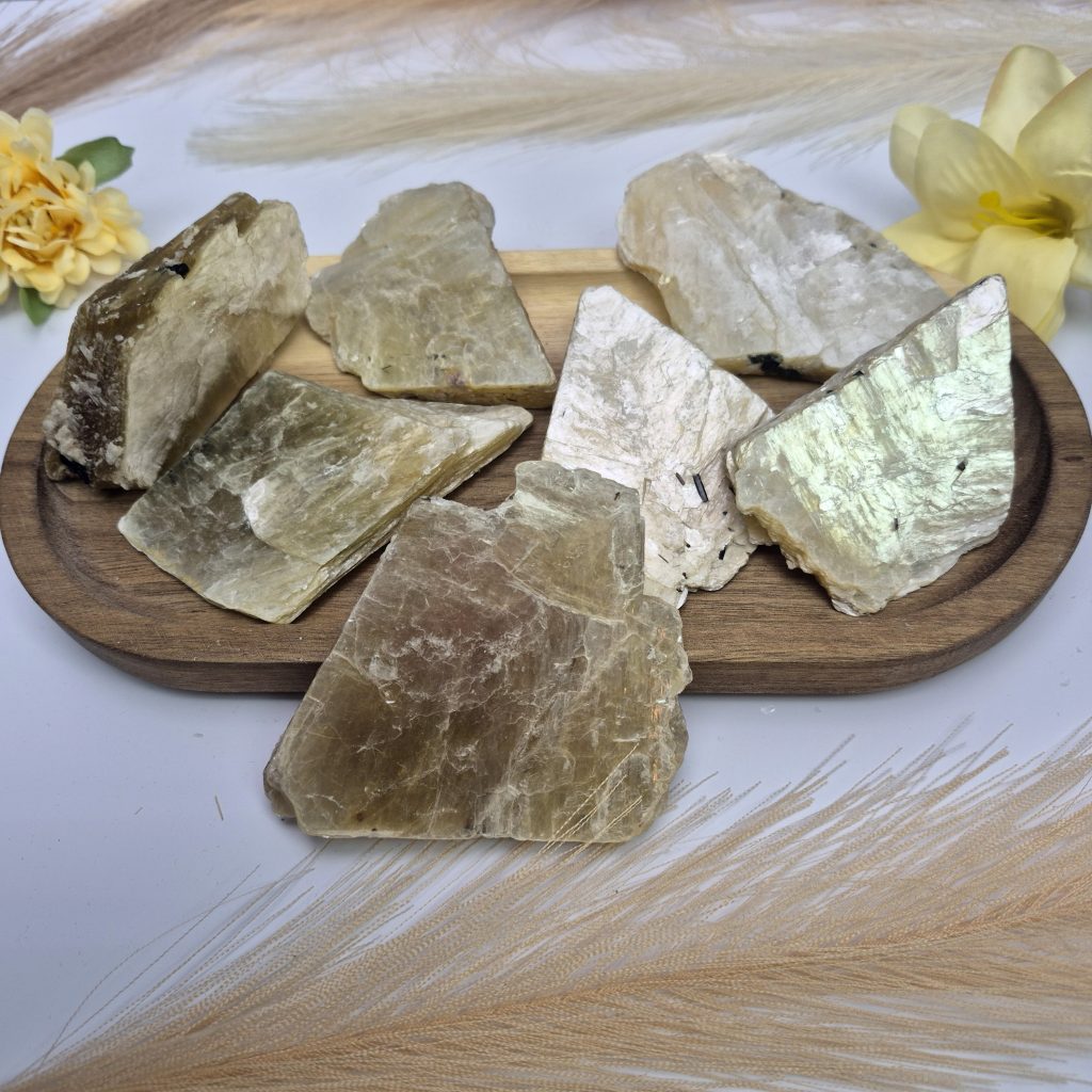 Muskovit - naravni mineral kristal