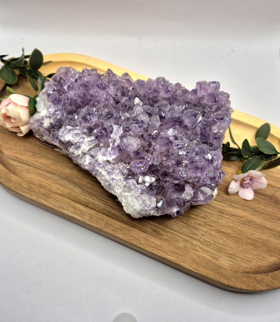 Ametist (AM18) - naravni mineral kristal