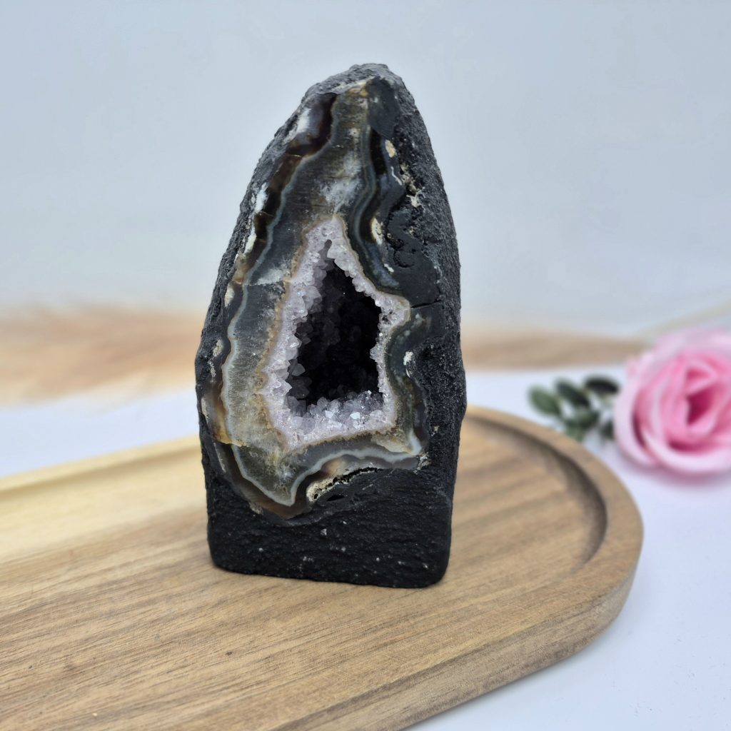 Ametist geoda (GA23) - naravni mineral kristal