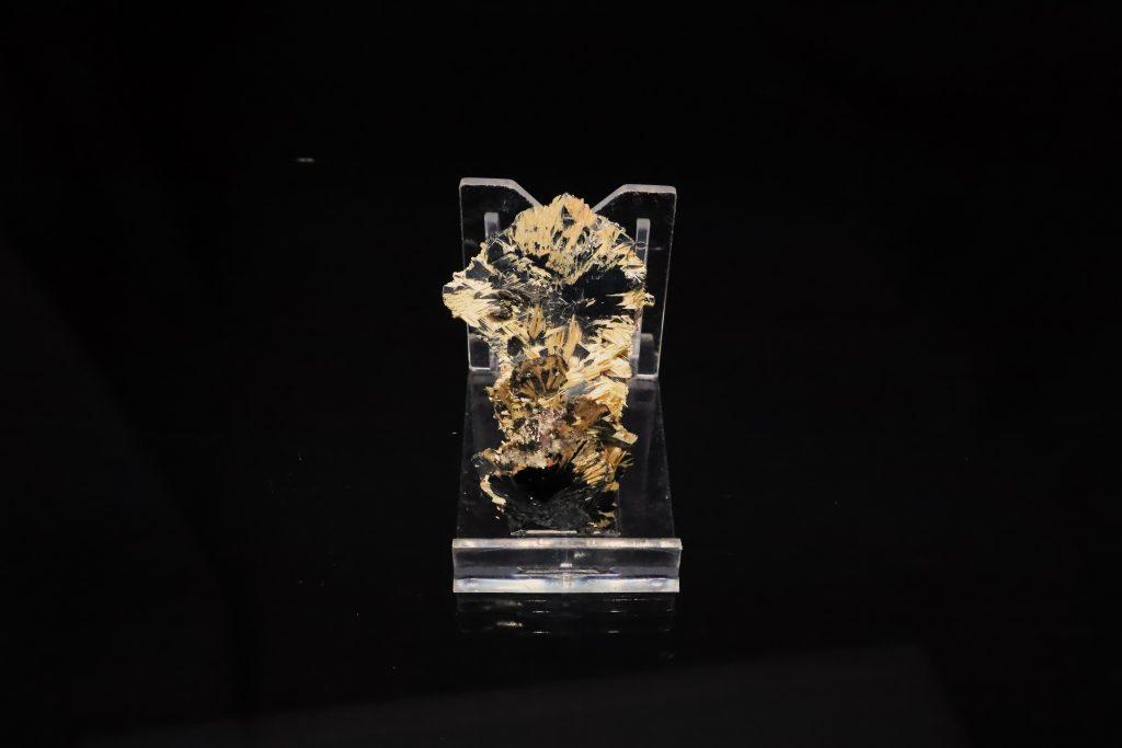 Rutil hematit (RH12)