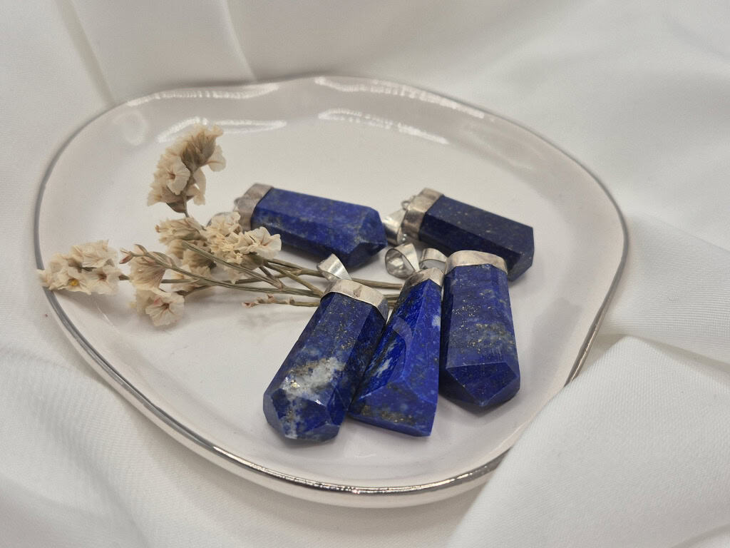 Lapis lazuli obesek