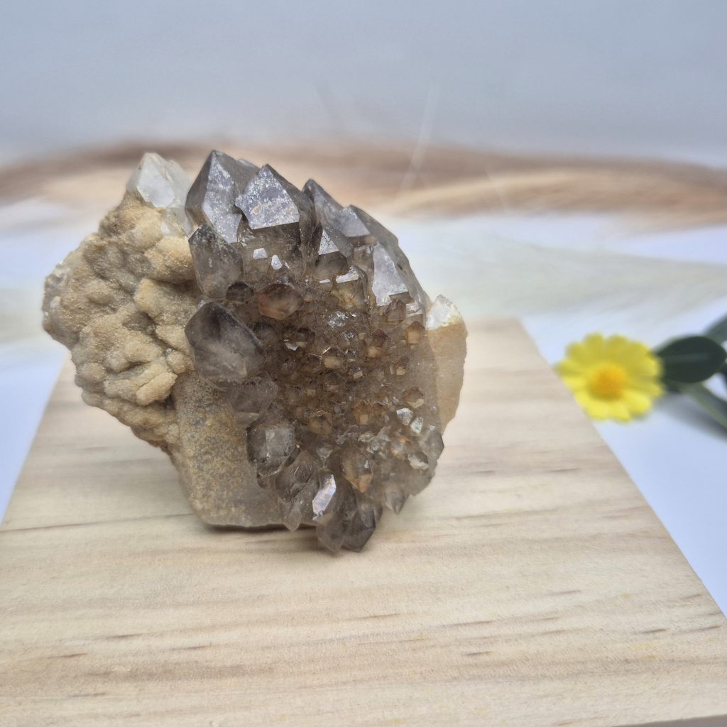 Dimni kremen - naravni mineral kristal