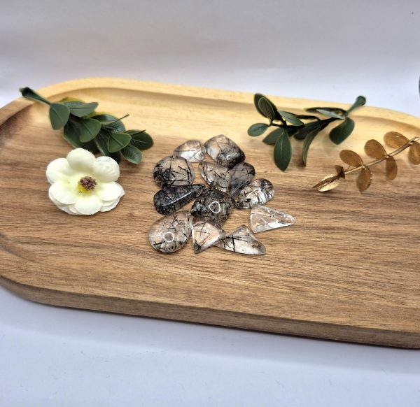 Kabošon - kremen z turmalini