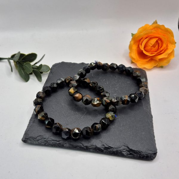 Sokolovo oko zapestnica