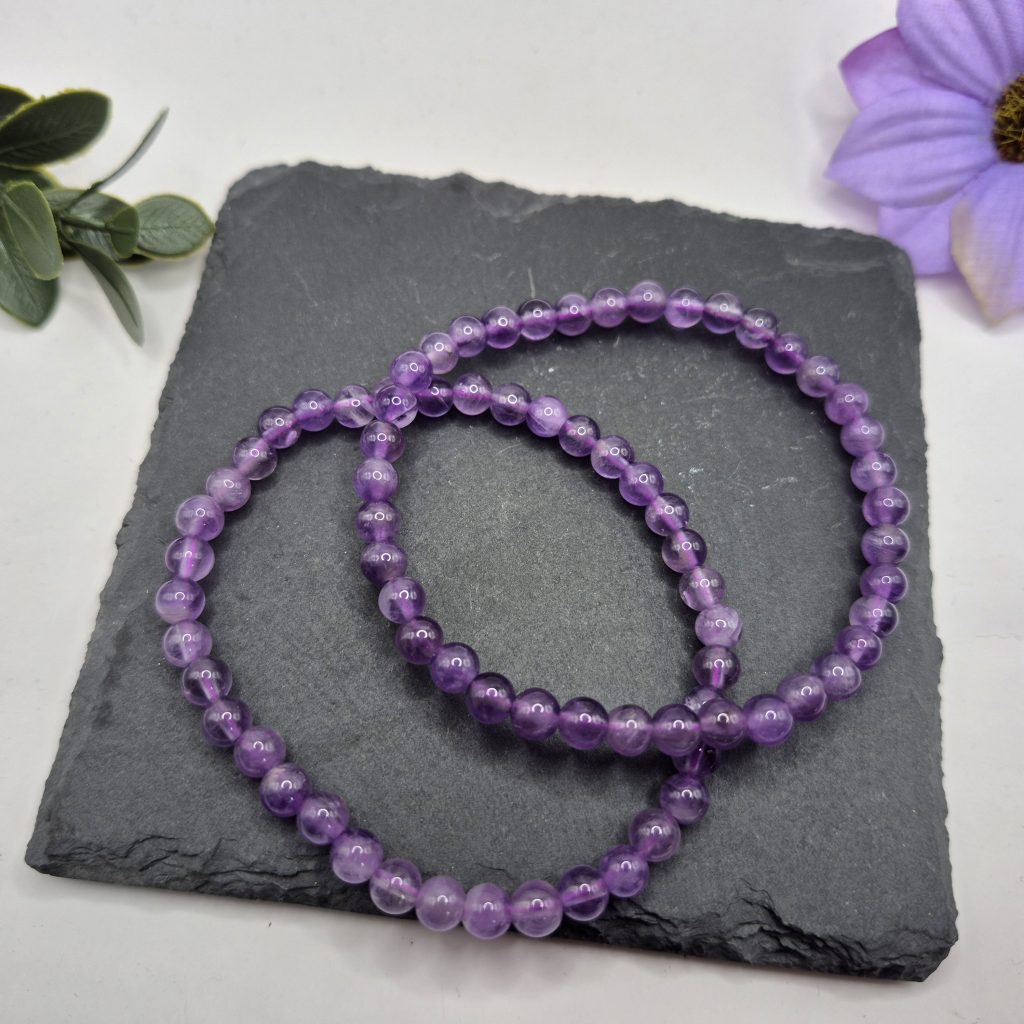 Ametist zapestnica - naravni mineral kristal