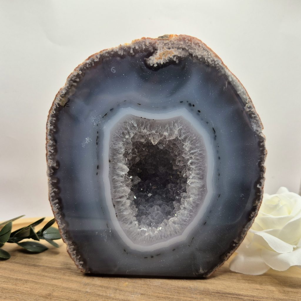 Ahat geoda - naravni mineral kristal