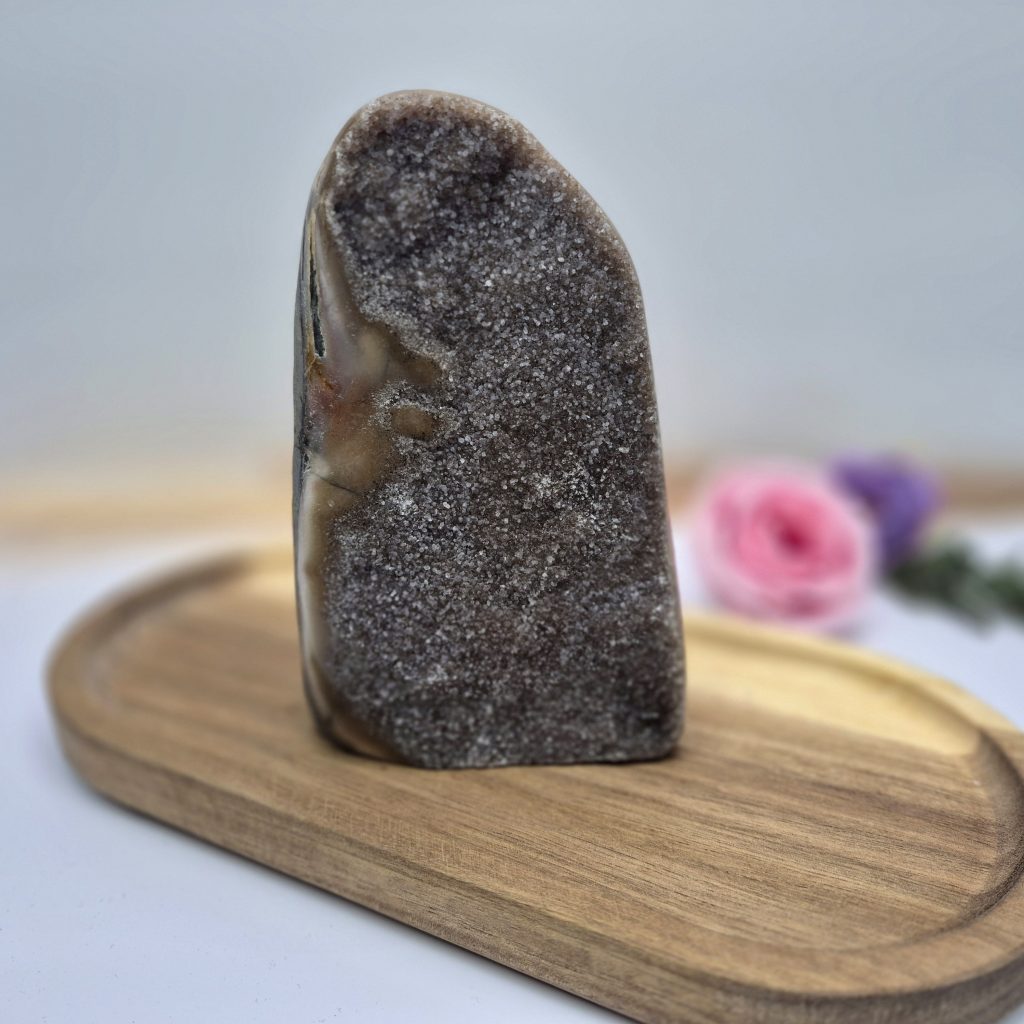 Ametist - naravni mineral kristal